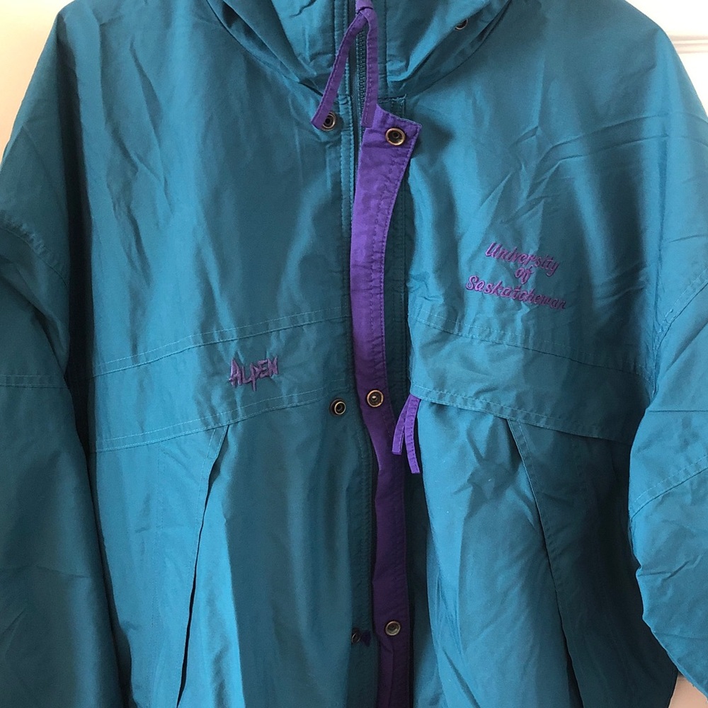 Windbreaker - Picture 4 of 5
